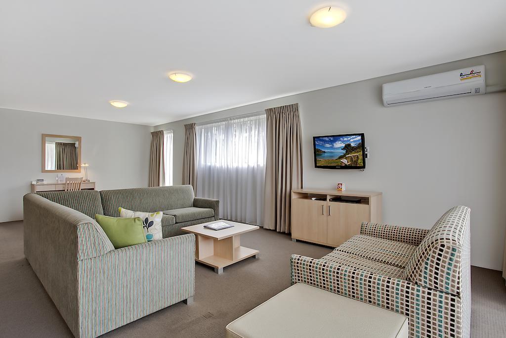 Quality Suites Pioneer Sands Wollongong Extérieur photo
