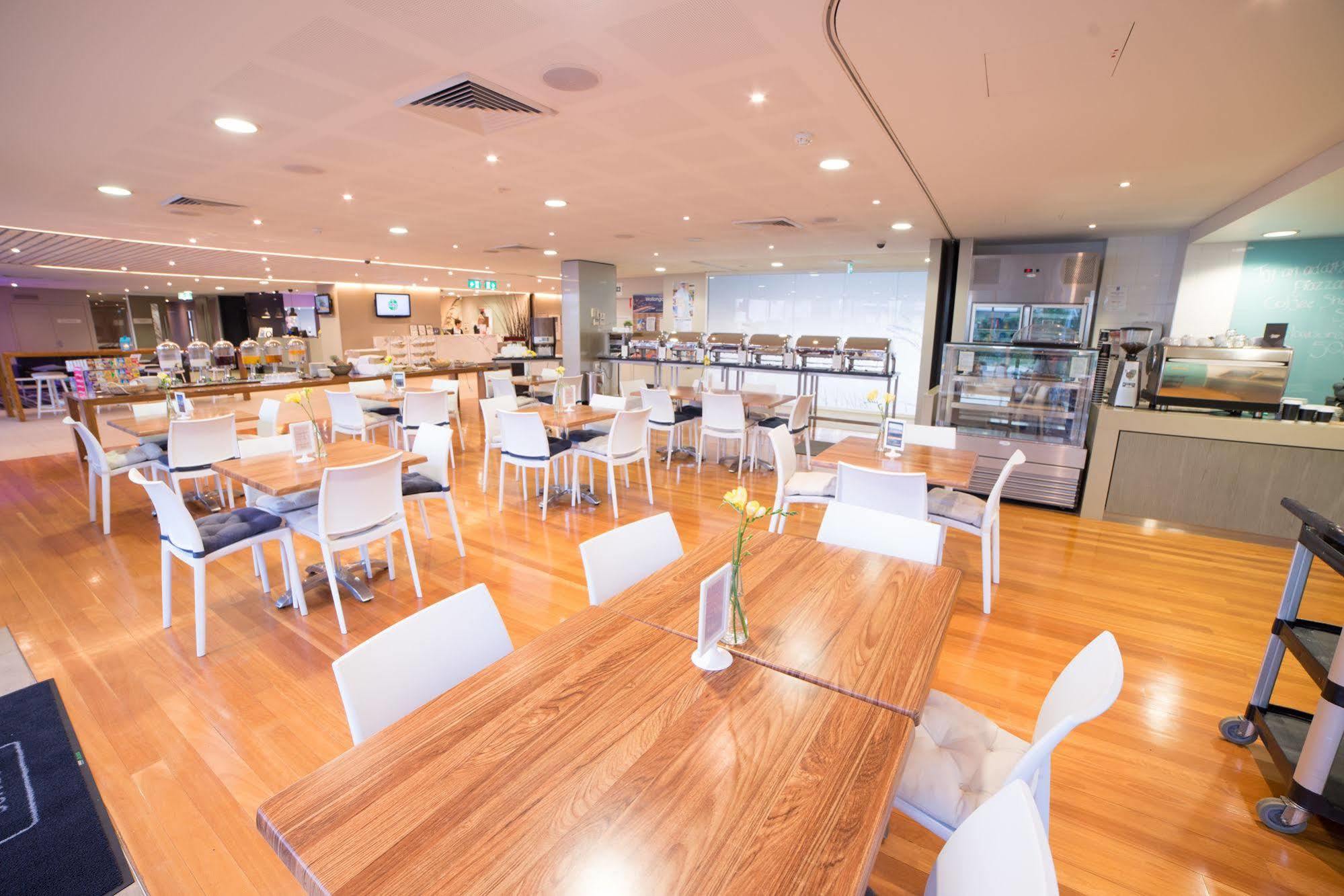 Quality Suites Pioneer Sands Wollongong Extérieur photo