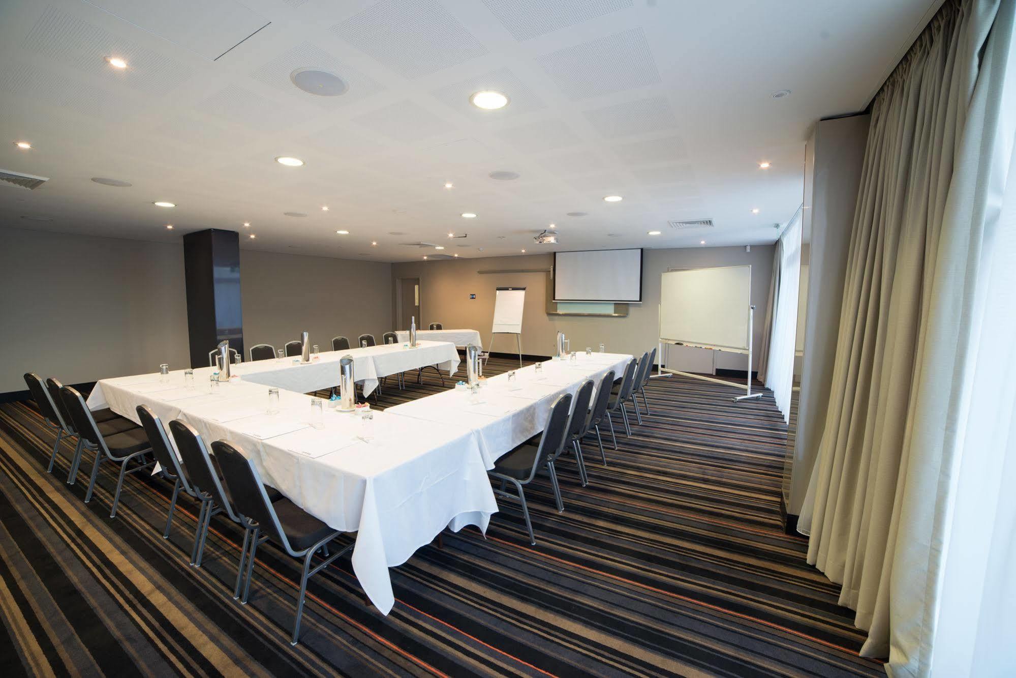 Quality Suites Pioneer Sands Wollongong Extérieur photo