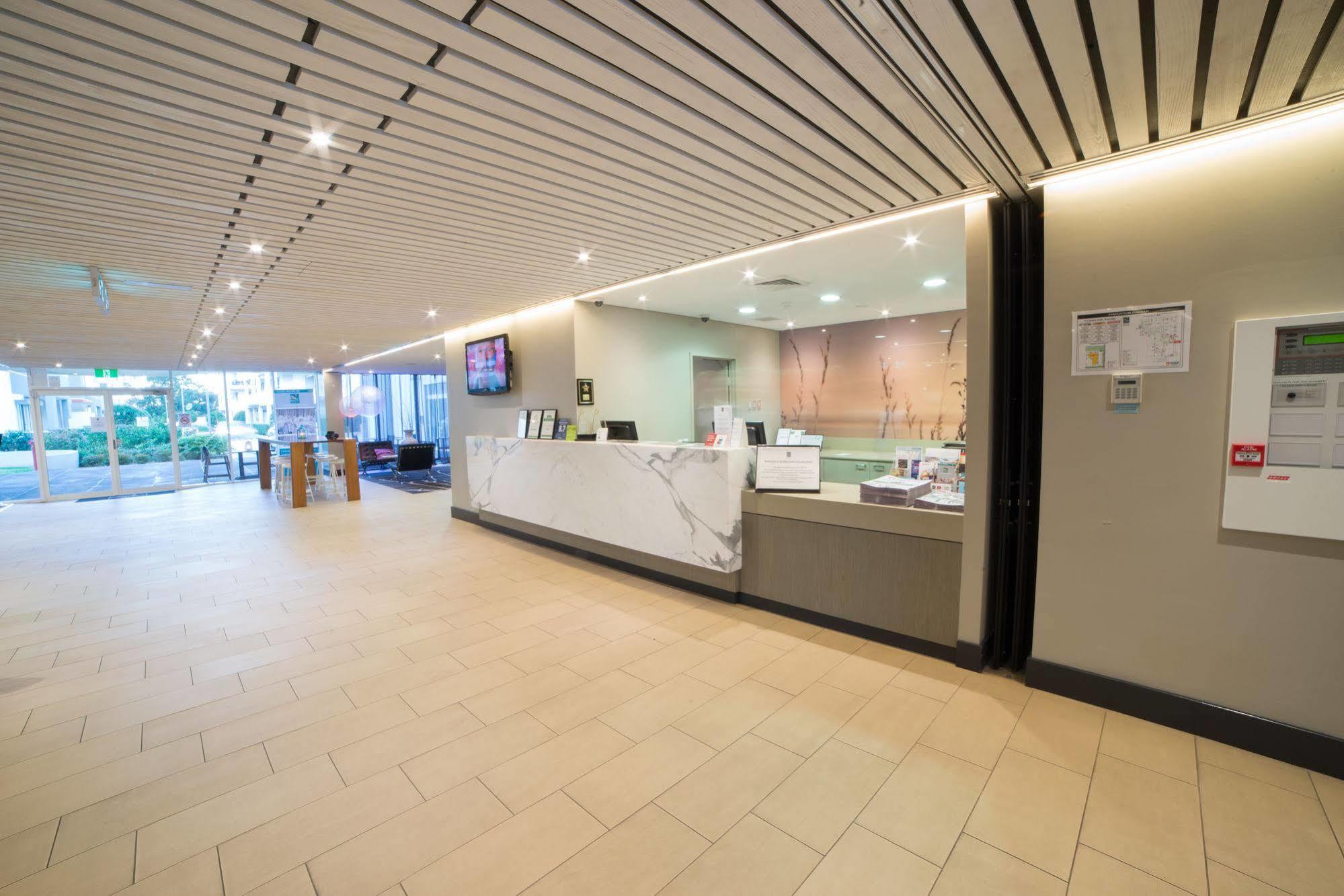 Quality Suites Pioneer Sands Wollongong Extérieur photo