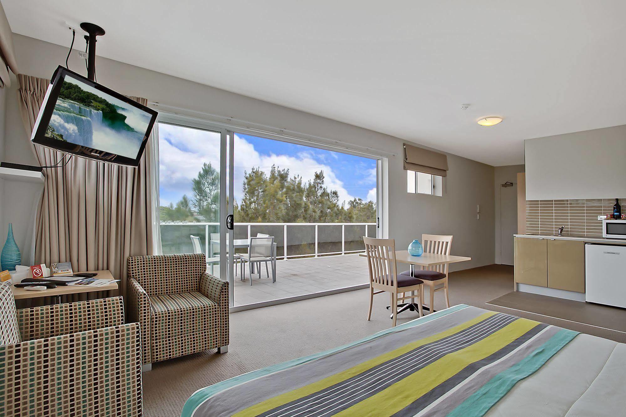 Quality Suites Pioneer Sands Wollongong Extérieur photo