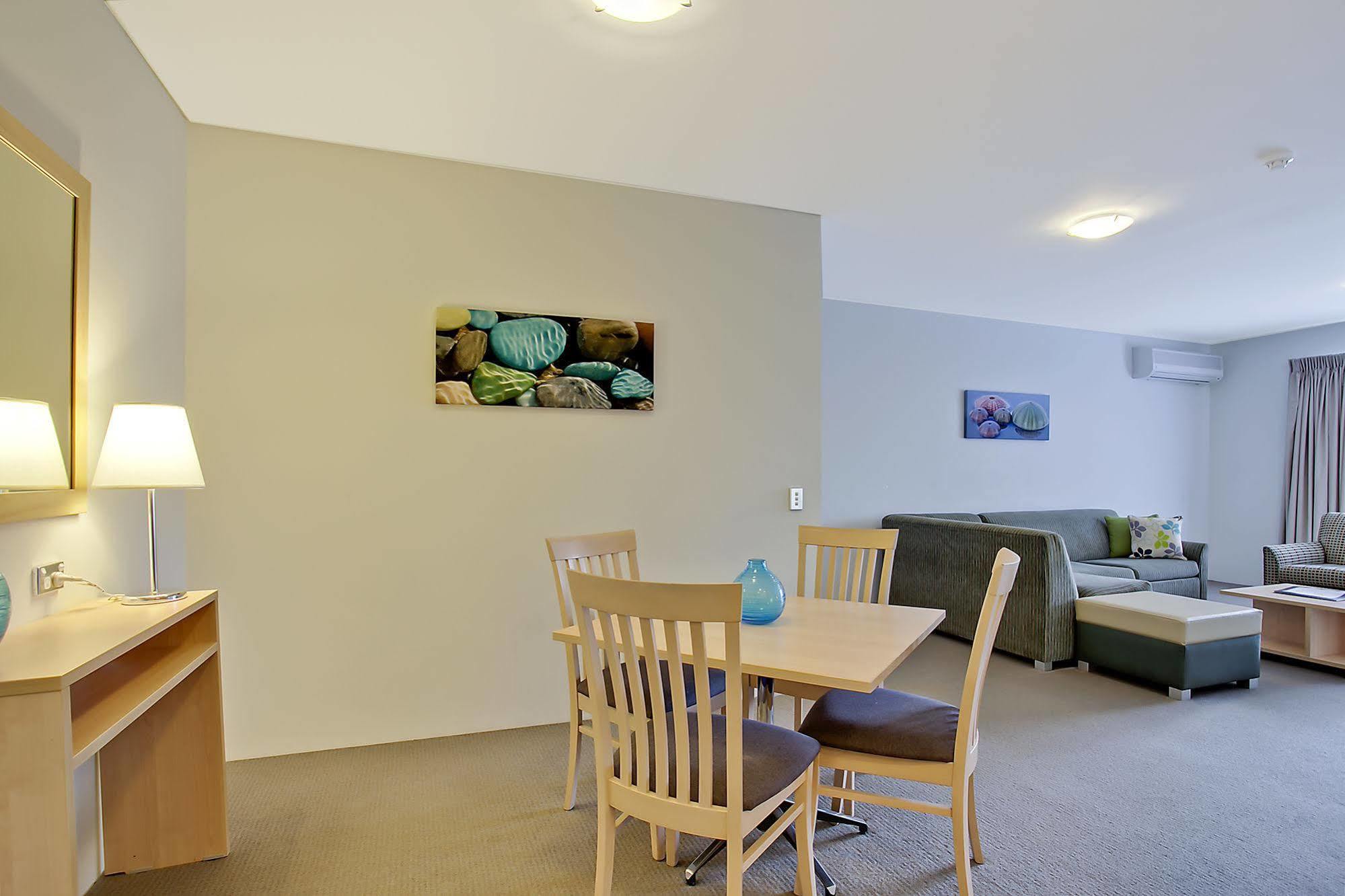 Quality Suites Pioneer Sands Wollongong Extérieur photo